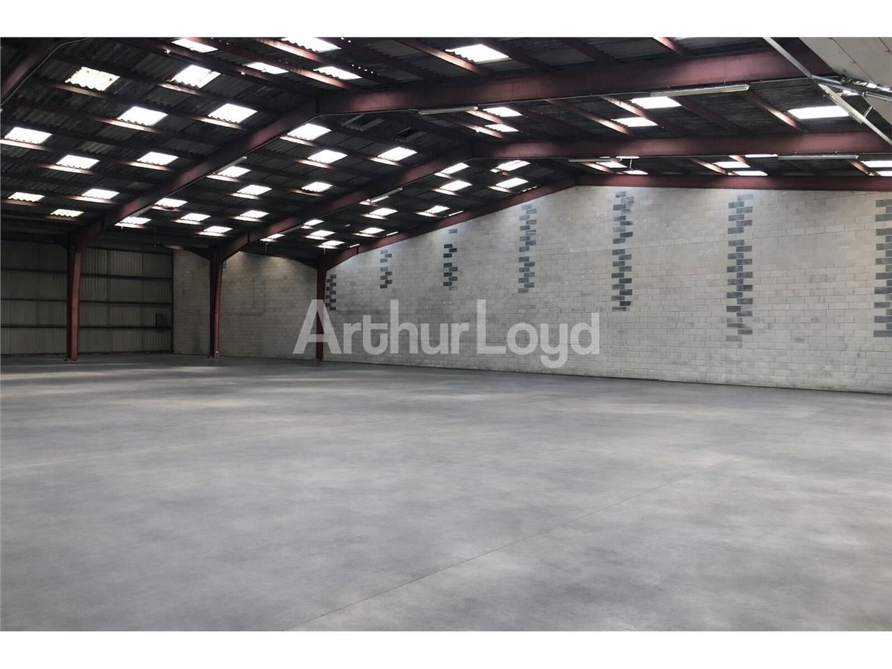 A Louer Entrepôt à Cambrai. Nous vous p