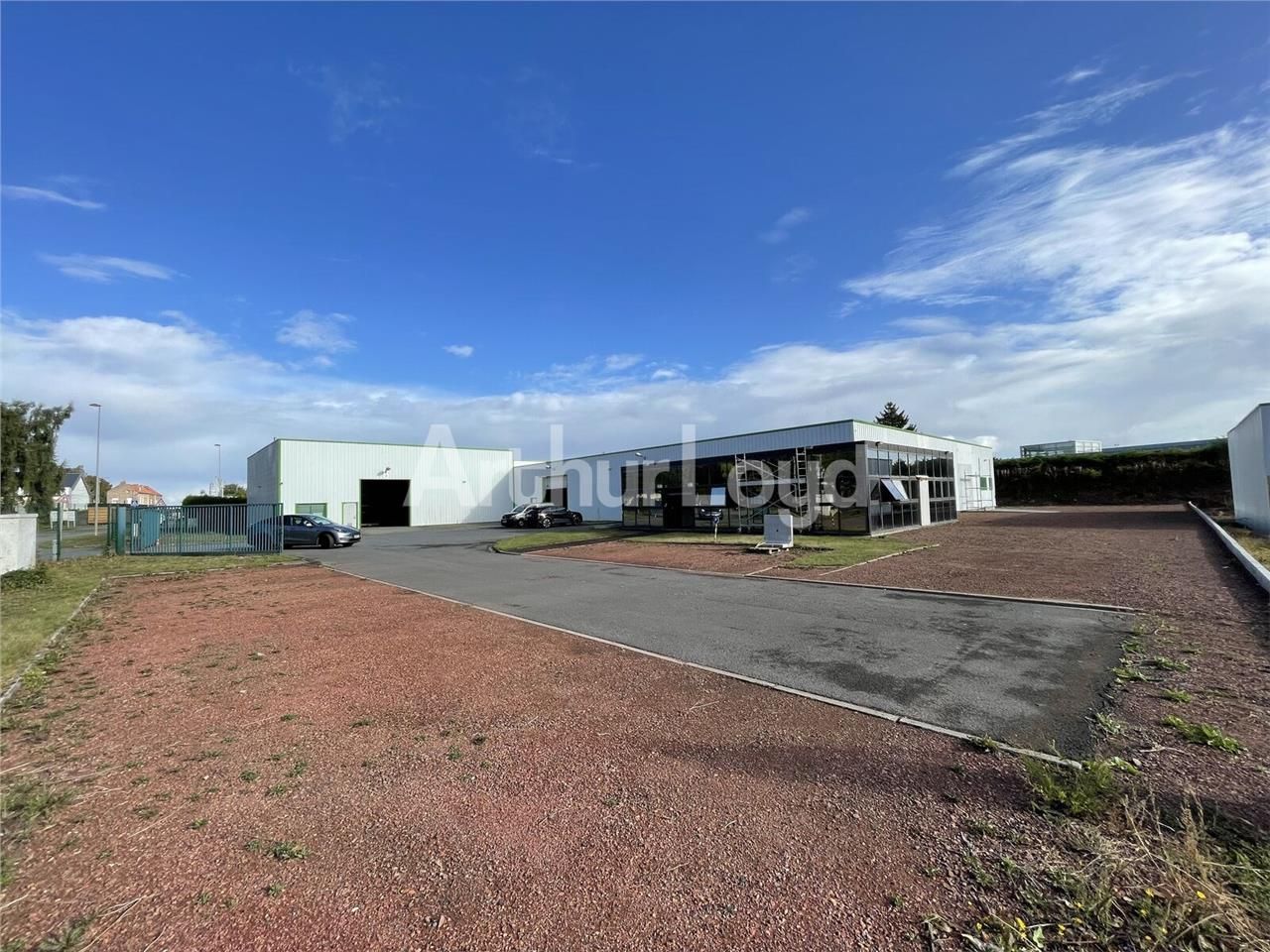 A louer ou à vendre,  entrepôt indé