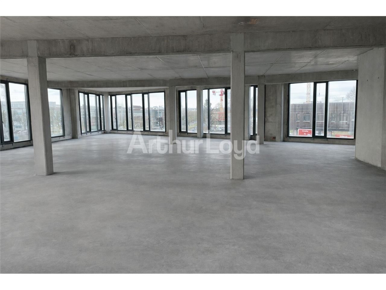 Bureaux à vendre ou à louer à VALE