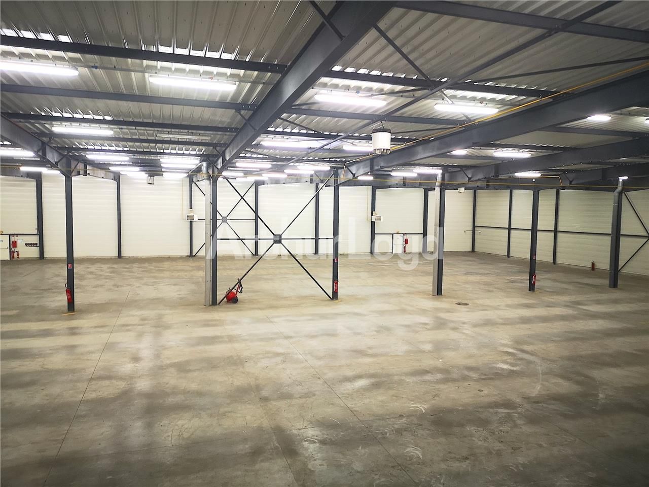 Magnifique entrepôt logistique sur une des z