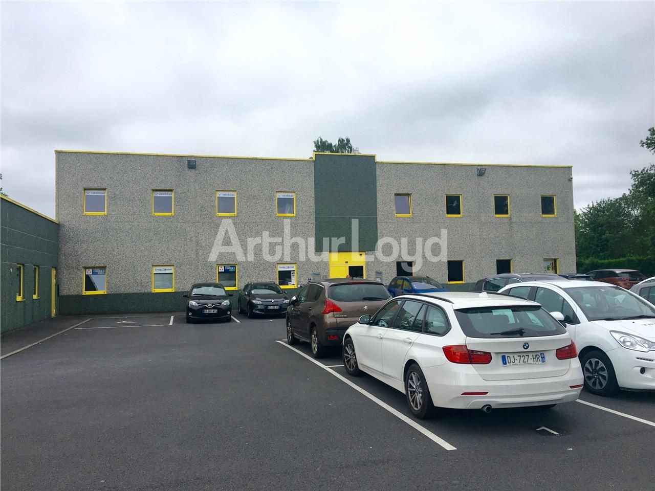 A louer, surfaces de bureaux aménagés r