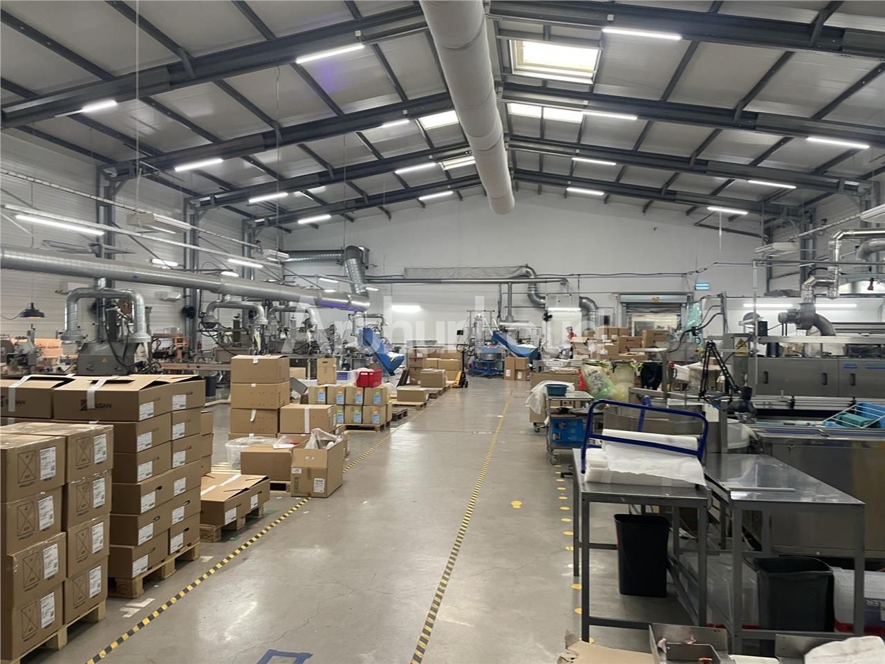 A vendre, sur une zone dynamique à proximit&