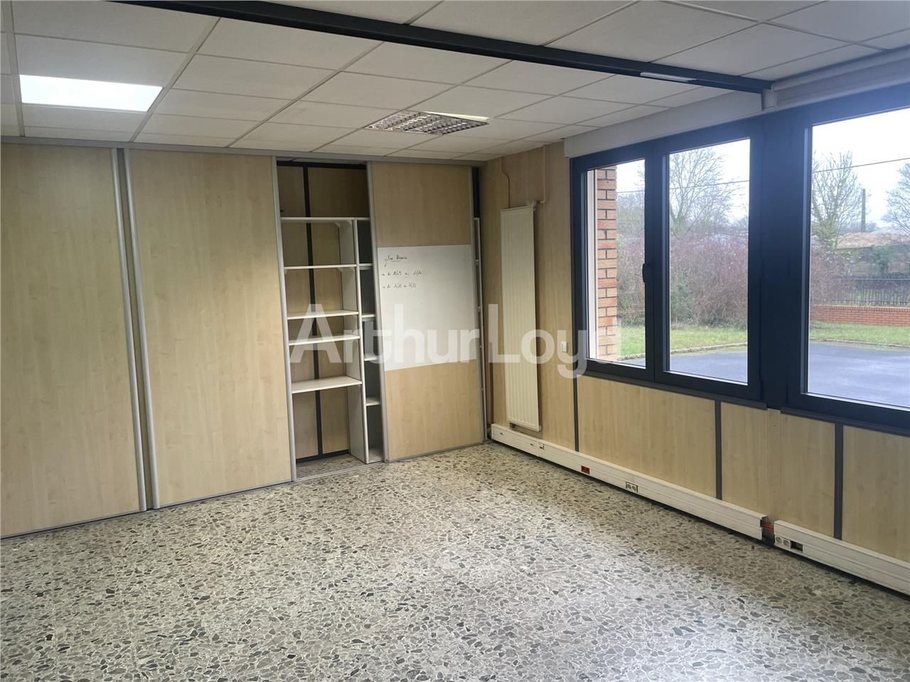 A louer ou à vendre, bâtiment d'activit