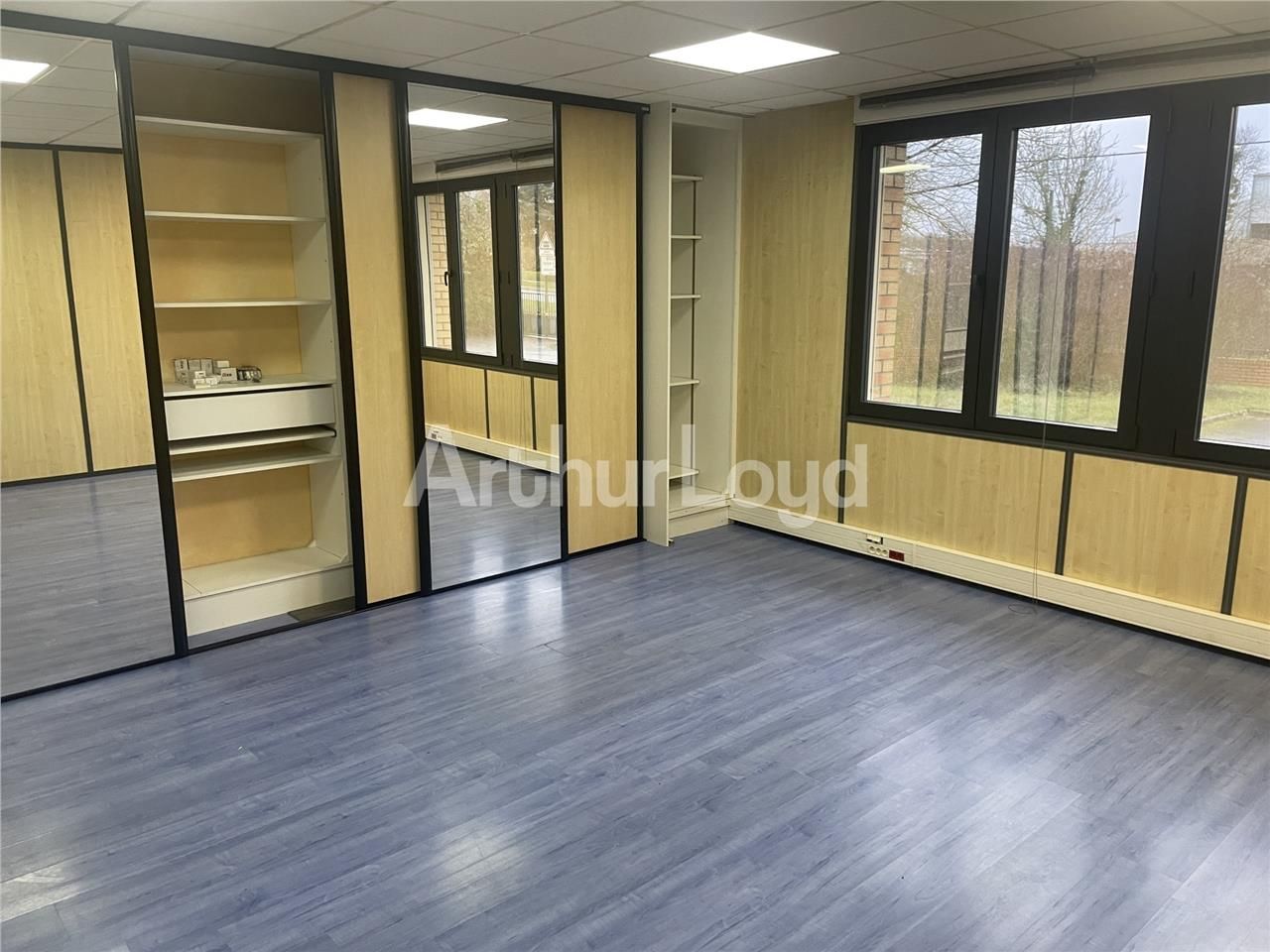 A louer ou à vendre, bâtiment d'activit