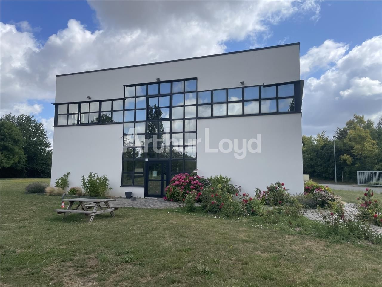A louer, immeuble de bureaux indépendant sit