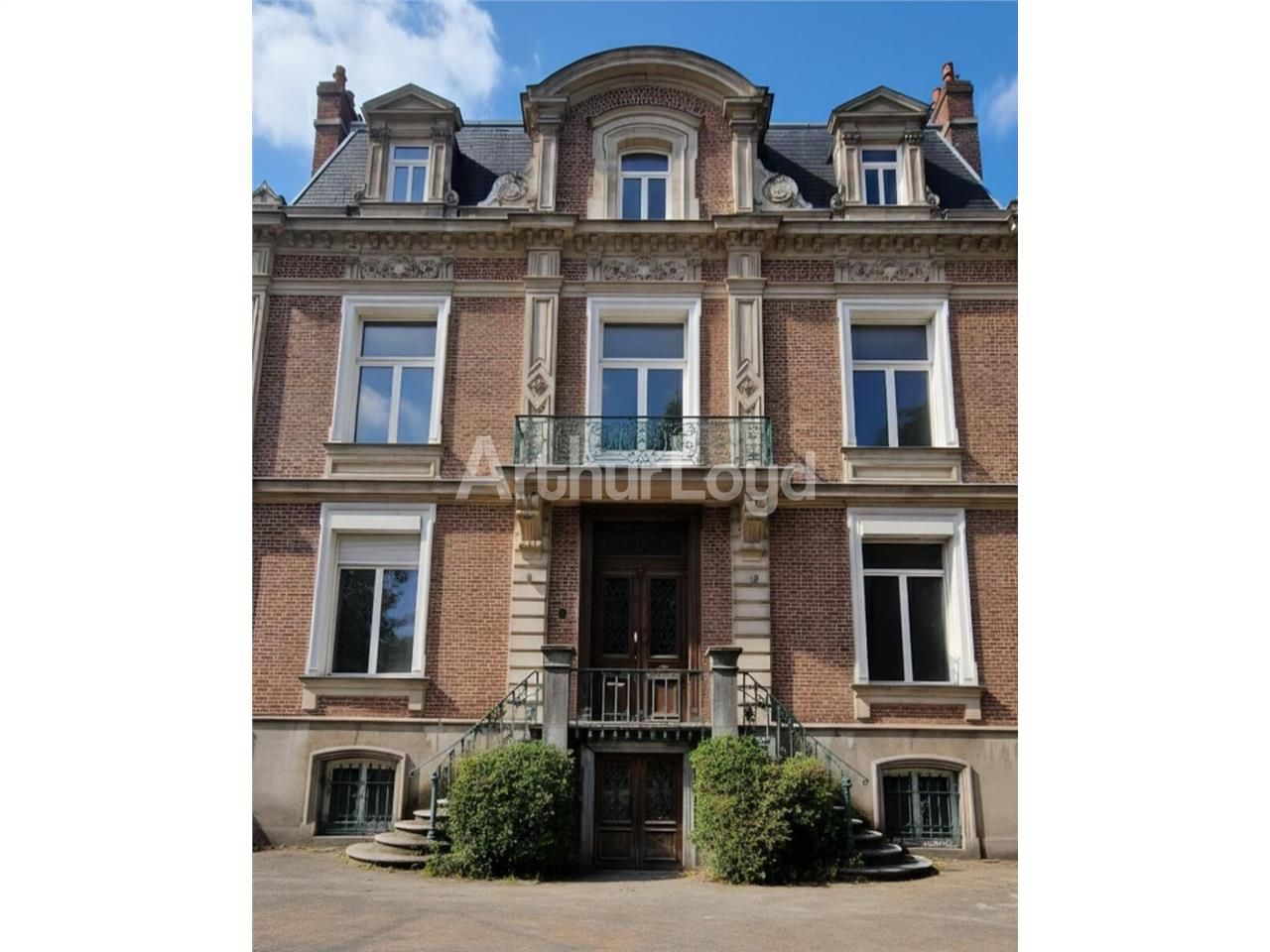 Dans un ancien hôtel particulier entièr