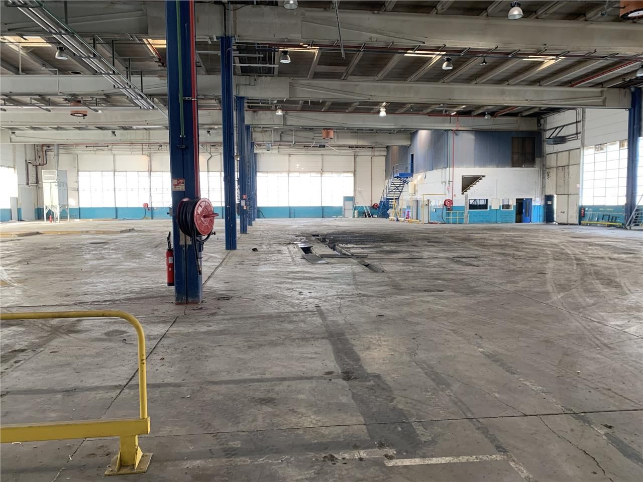 ARTHUR LOYD vous propose dans la Zone de Montière