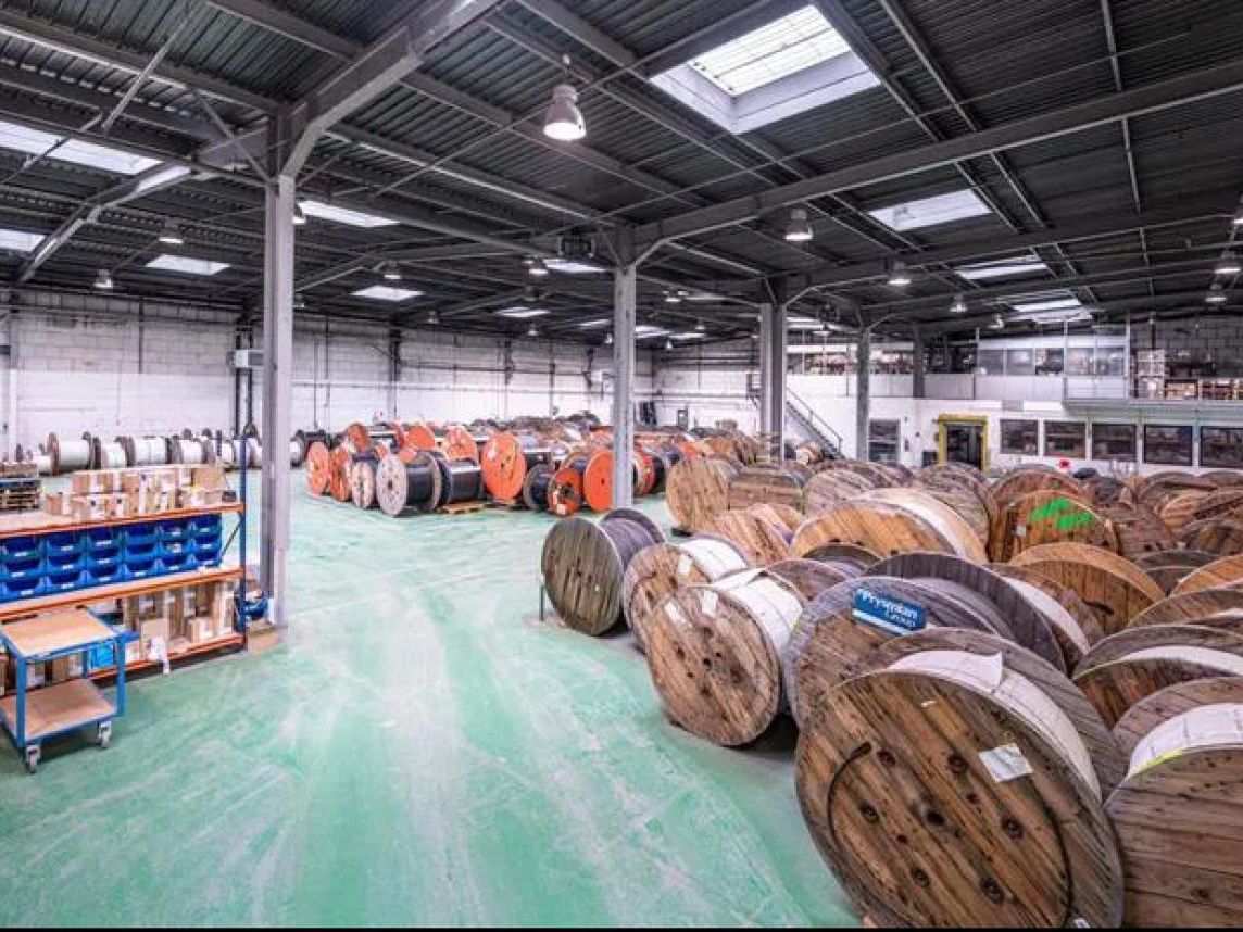 2596 m² pour ce activité en location à Palaiseau