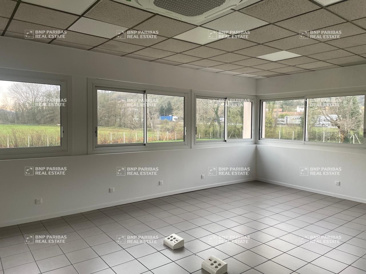 5200 m² pour ce activité en location à Saint-romain-en-gier