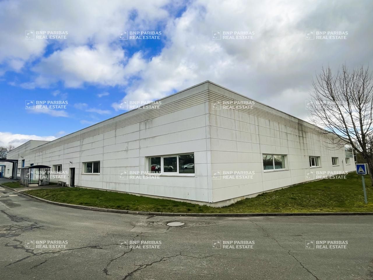 Location Activité 2399.49 m² divisibles 45400 Semoy