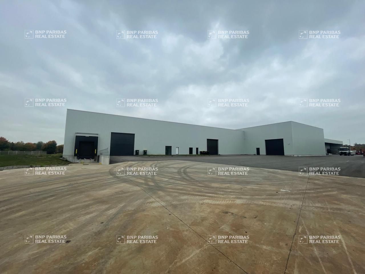 2836 m² pour ce activité en location à Sars-et-rosières