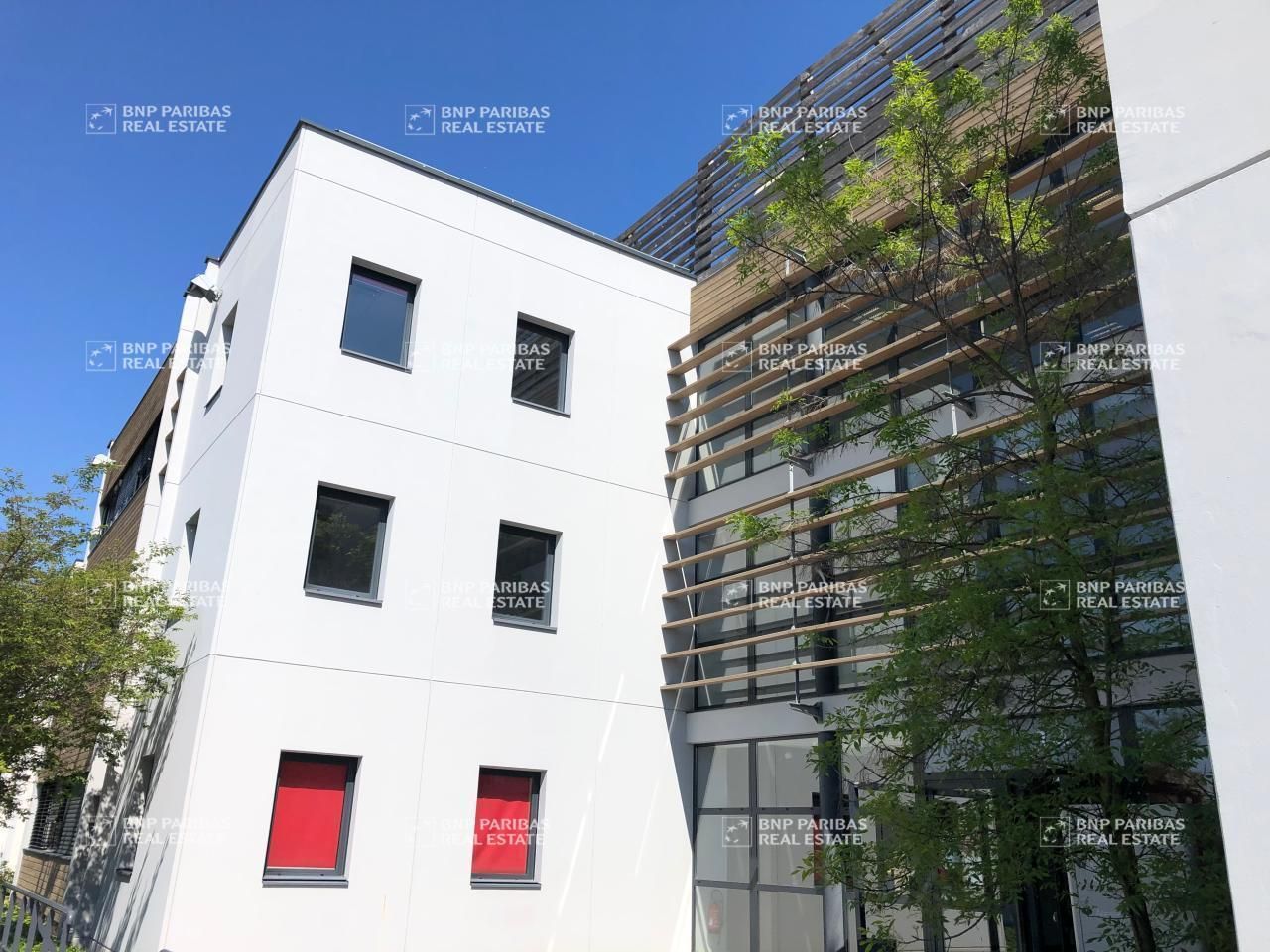 3702 m² pour ce bureaux en location à Saint-priest