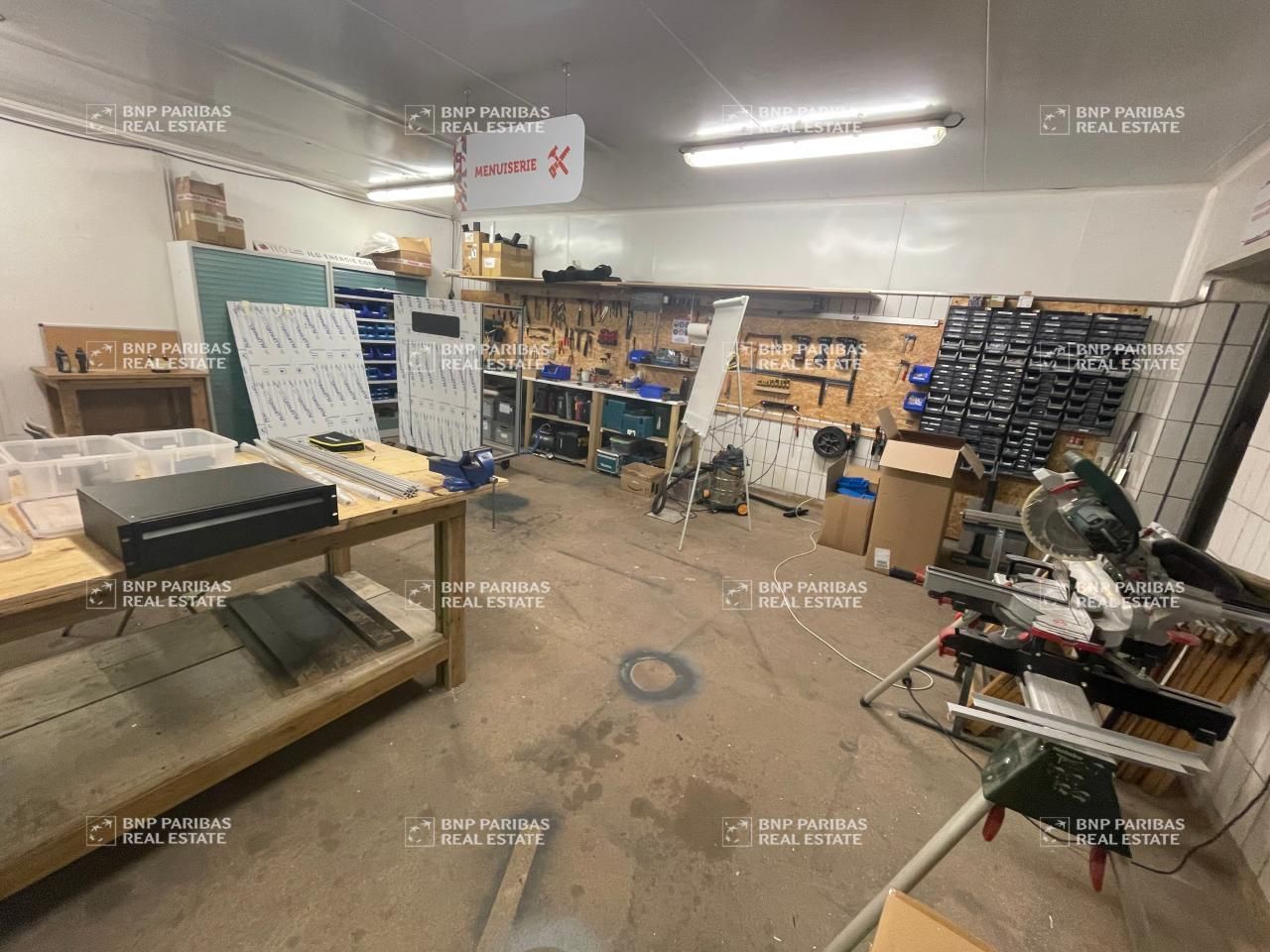 392 m² pour ce activité en location à Vezin-le-coquet