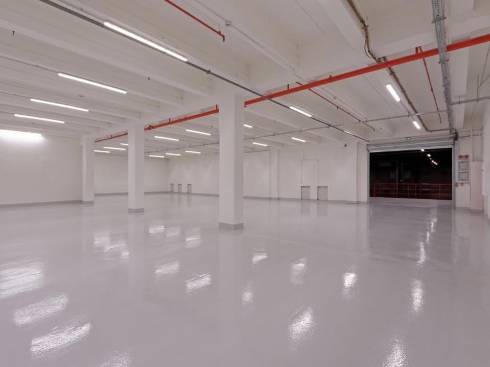 1277 m² pour cetentrepôts classe a en location à Paris