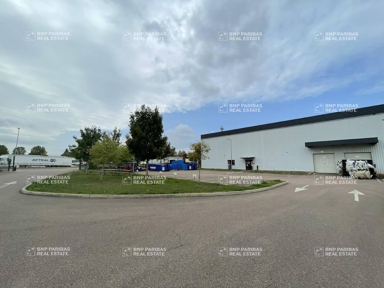 Location Activité 2084 m² non divisibles 21600 Longvic