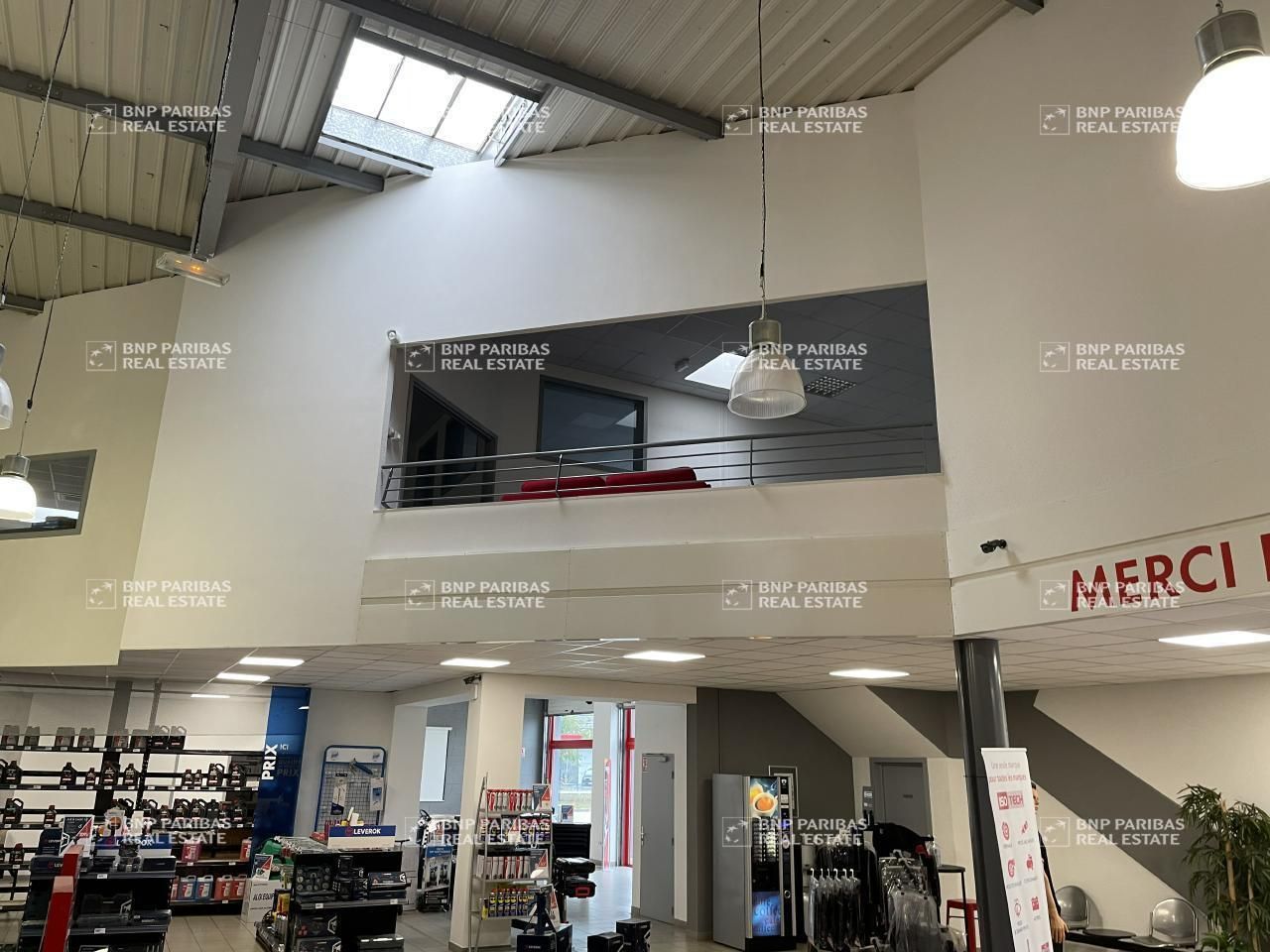 2003 m² pour ce activité en location à Sausheim