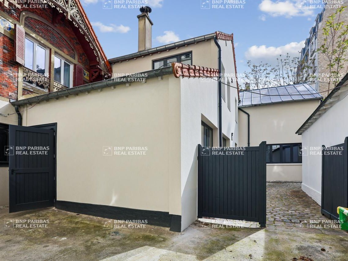 901 m² pour ce bureaux en location à Paris