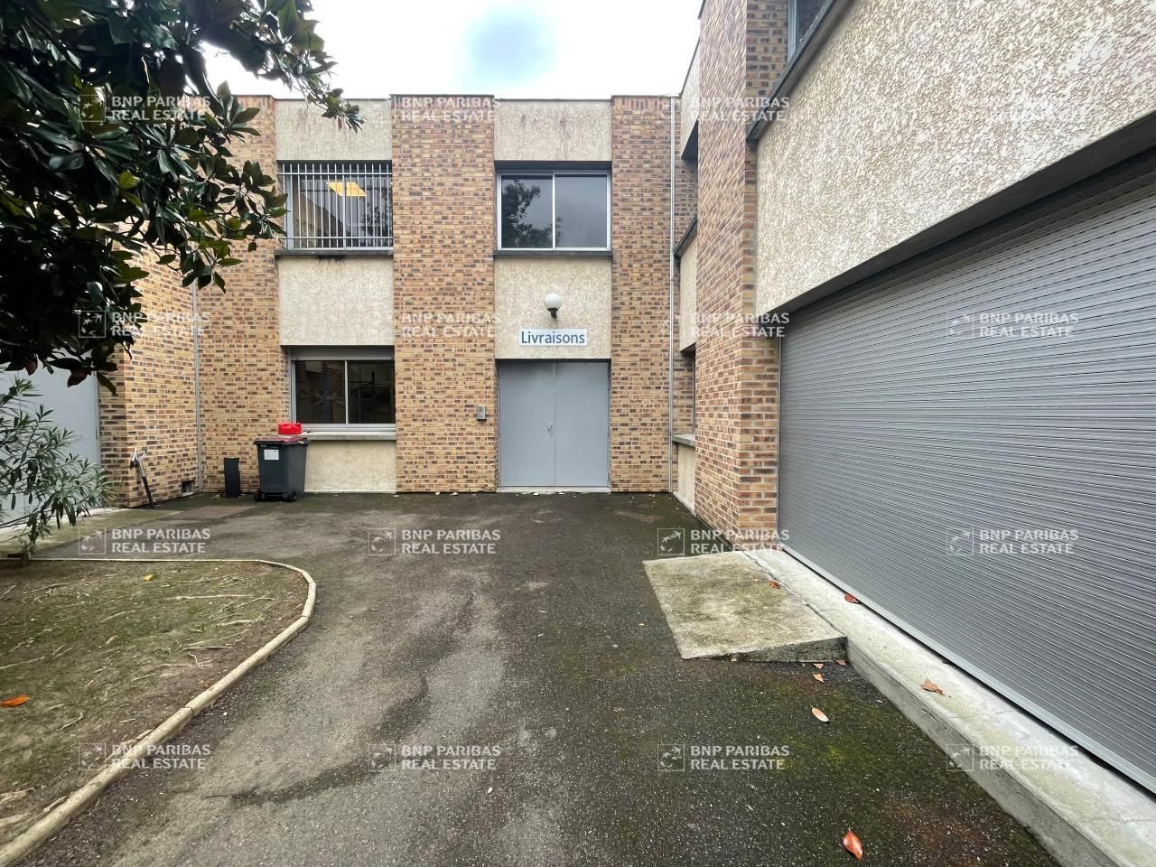 1130 m² pour ce activité en vente à Buc