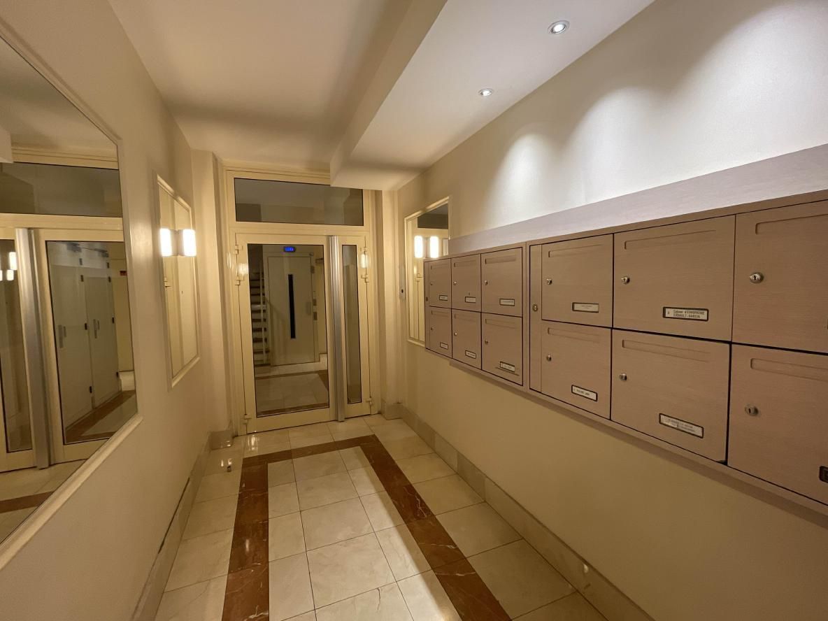 139 m² pour ce bureaux en location à Paris