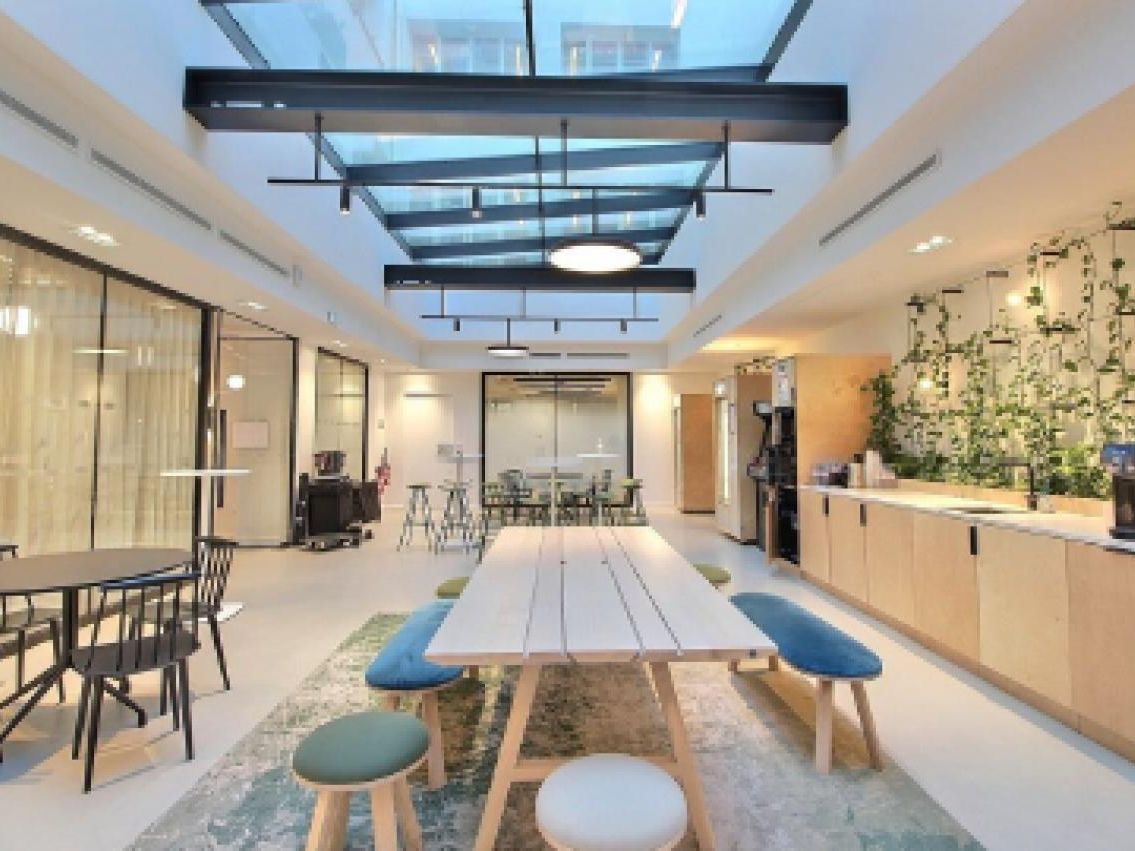 749 m² pour ce bureaux en location à Paris