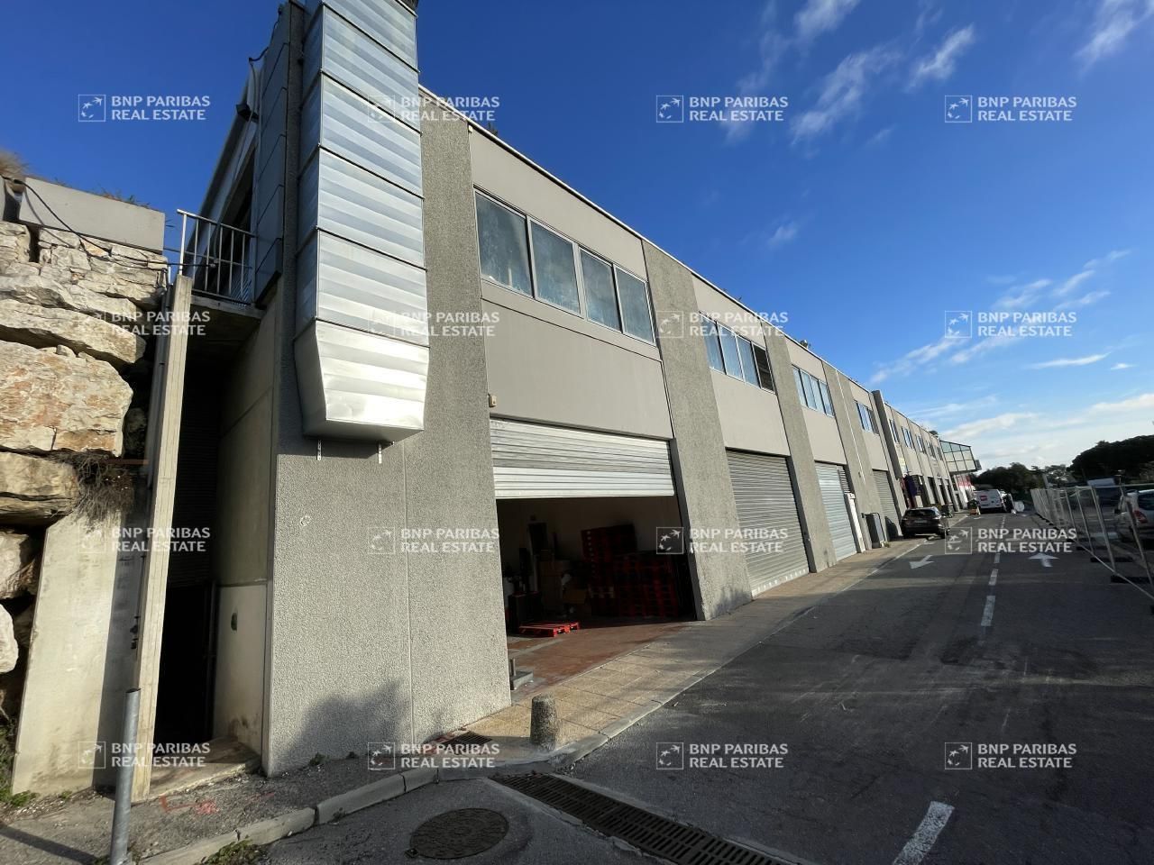 1000 m² pour ce local commercial en location à Villeneuve-loubet