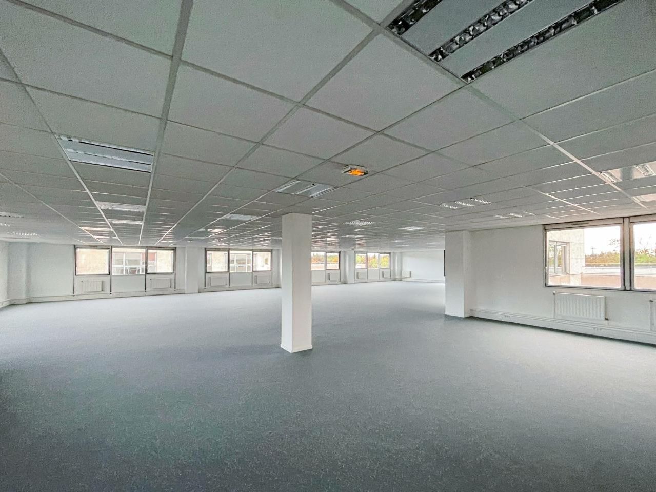 834 m² pour ce bureaux en location à Fontenay sous bois
