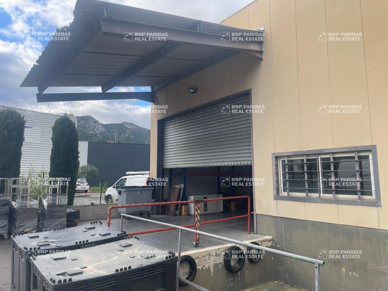 864 m² pour ce activité en location à Marseille