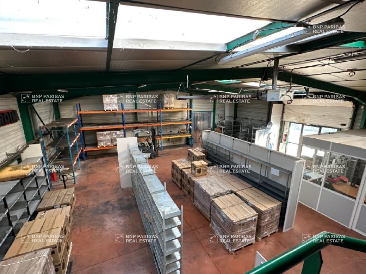 550 m² pour ce activité en location à Arnas