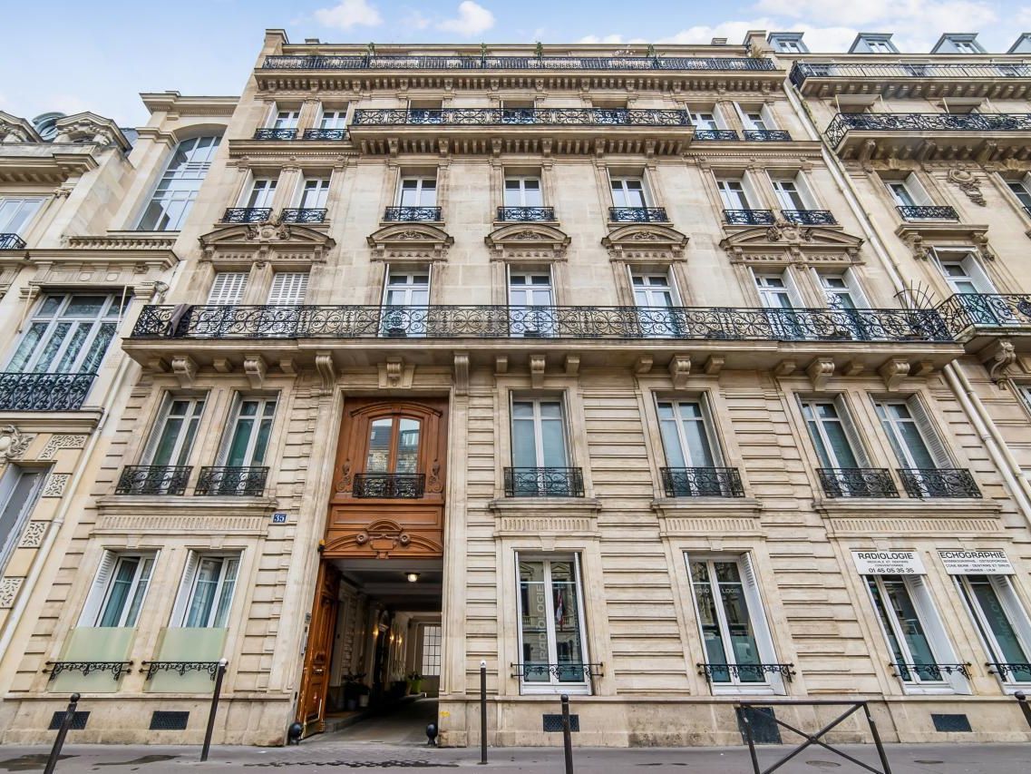261 m² pour ce bureaux en location à Paris