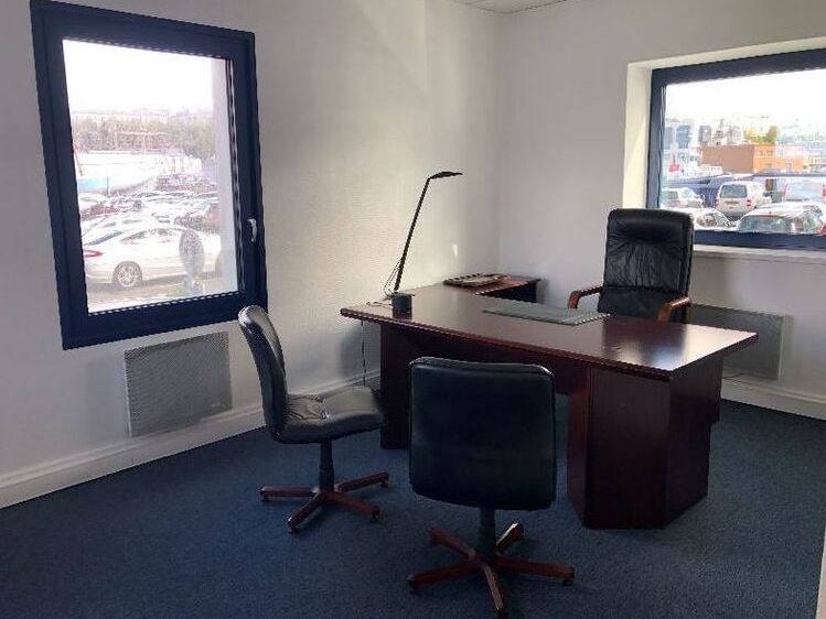 A Brest, sur le port de commerce, au sein d'un be