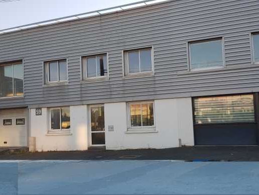 Local commercial/activité d'environ 490m² sur la 