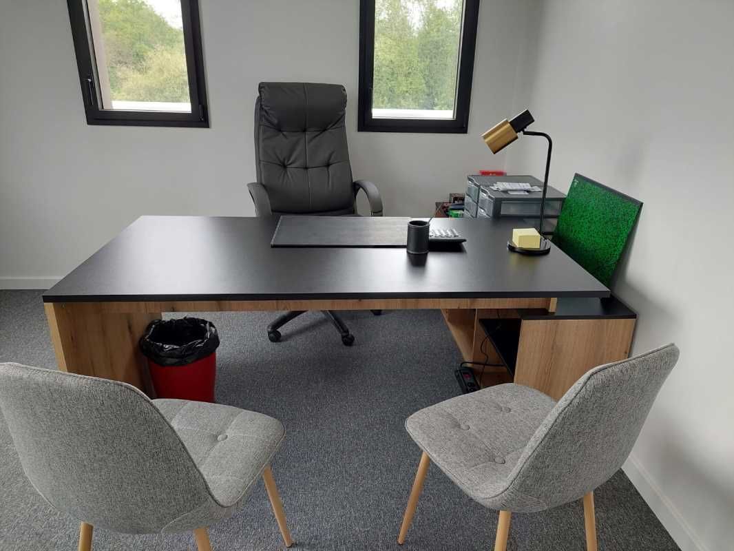 Arthur Loyd vous propose à la location, un platea