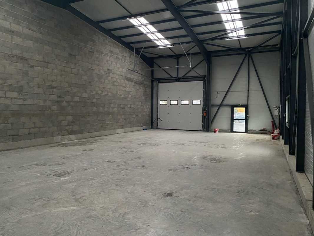 Arthur Loyd vous propose à la location, un local 