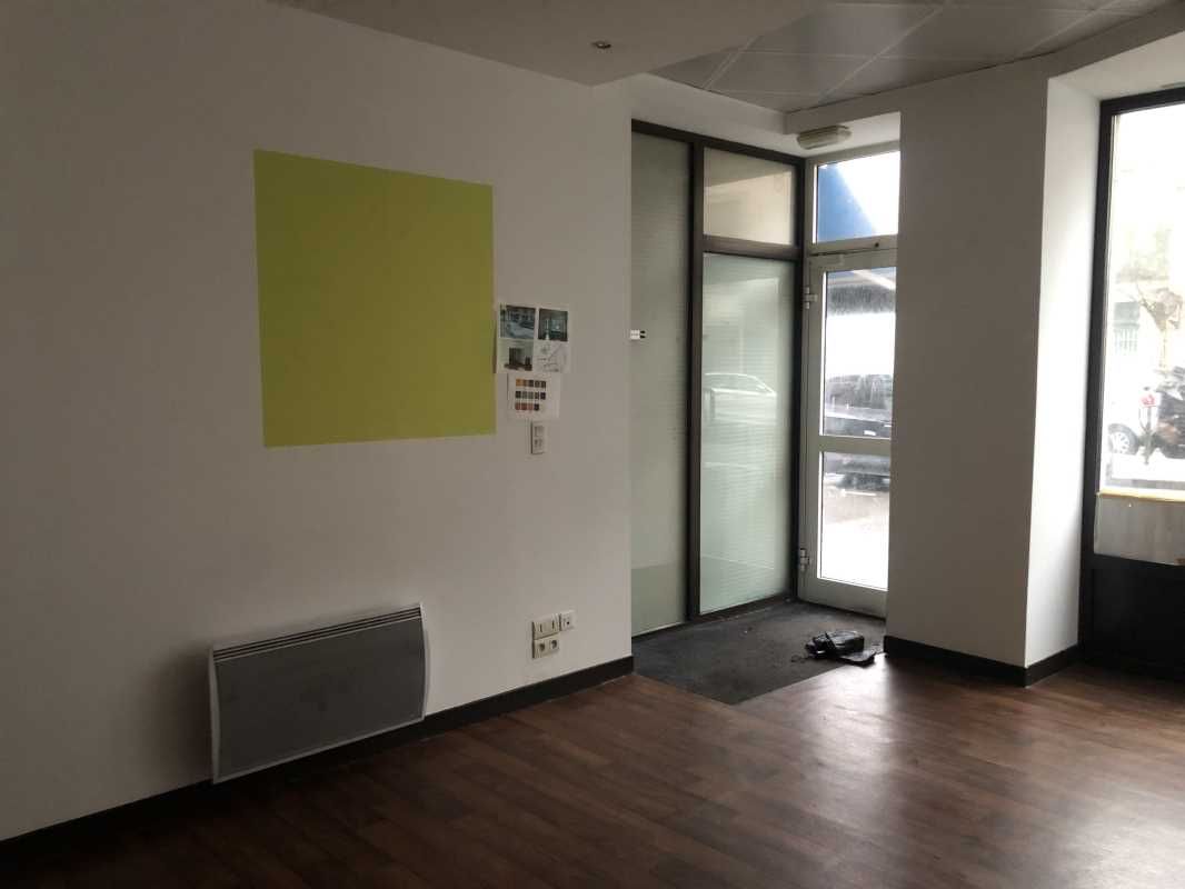 A proximité immédiate de la Place de la Tour d'Au