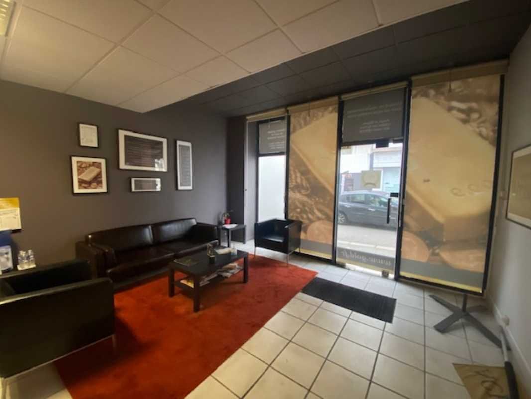 Arthur Loyd vous propose un local commercial à lo