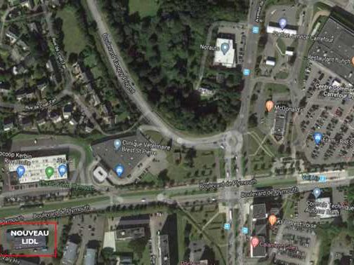 Location locaux commerciaux 143 m² non divisibles