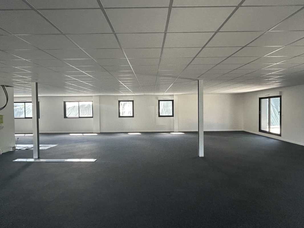 Arthur Loyd vous propose à la location trois plat