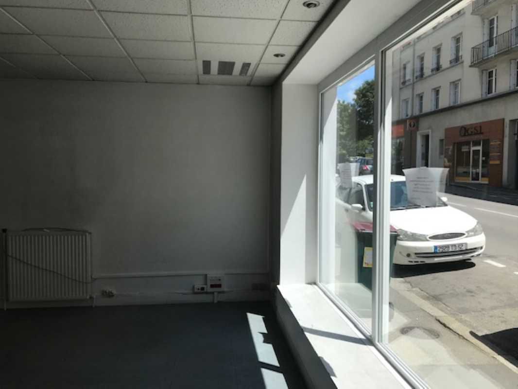 Arthur Loyd vous propose à la location, un local 