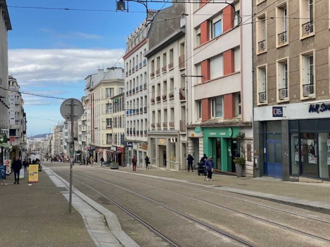 Arthur Loyd vous propose à louer, un local commer