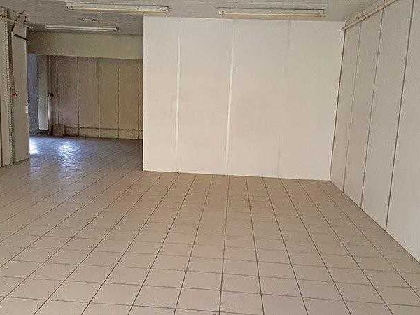 Location d'une cellule commerciale située au sein