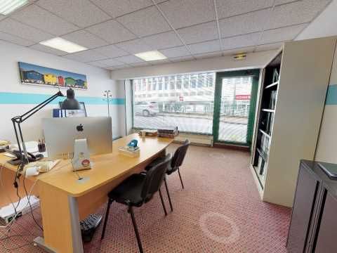 Arthur Loyd vous propose à la location, un local 