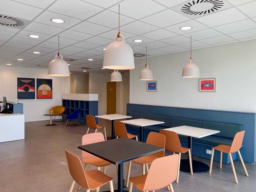 Au sein d'un immeuble neuf, Le centre d'affaires 