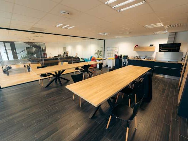 Arthur Loyd vous propose à la location, un platea