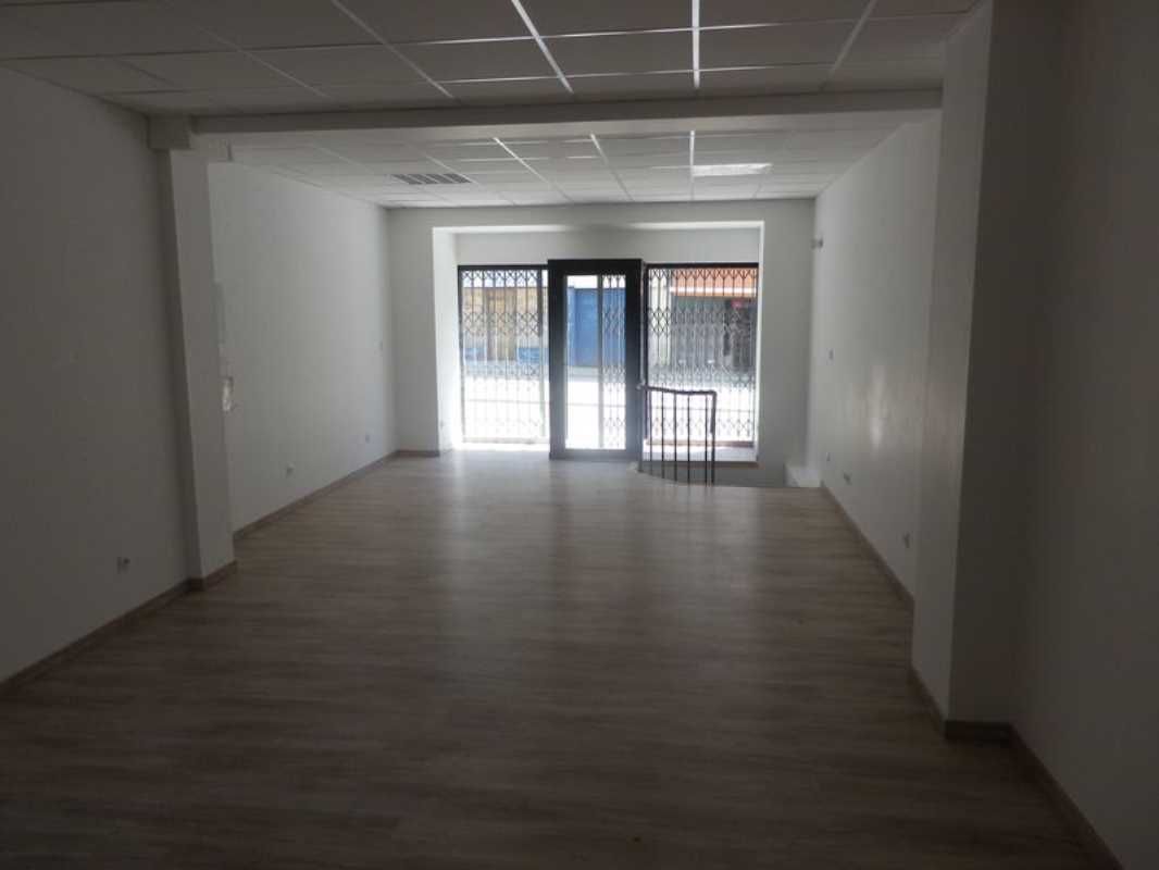 Au coeur de la ville de Brest, murs commerciaux à