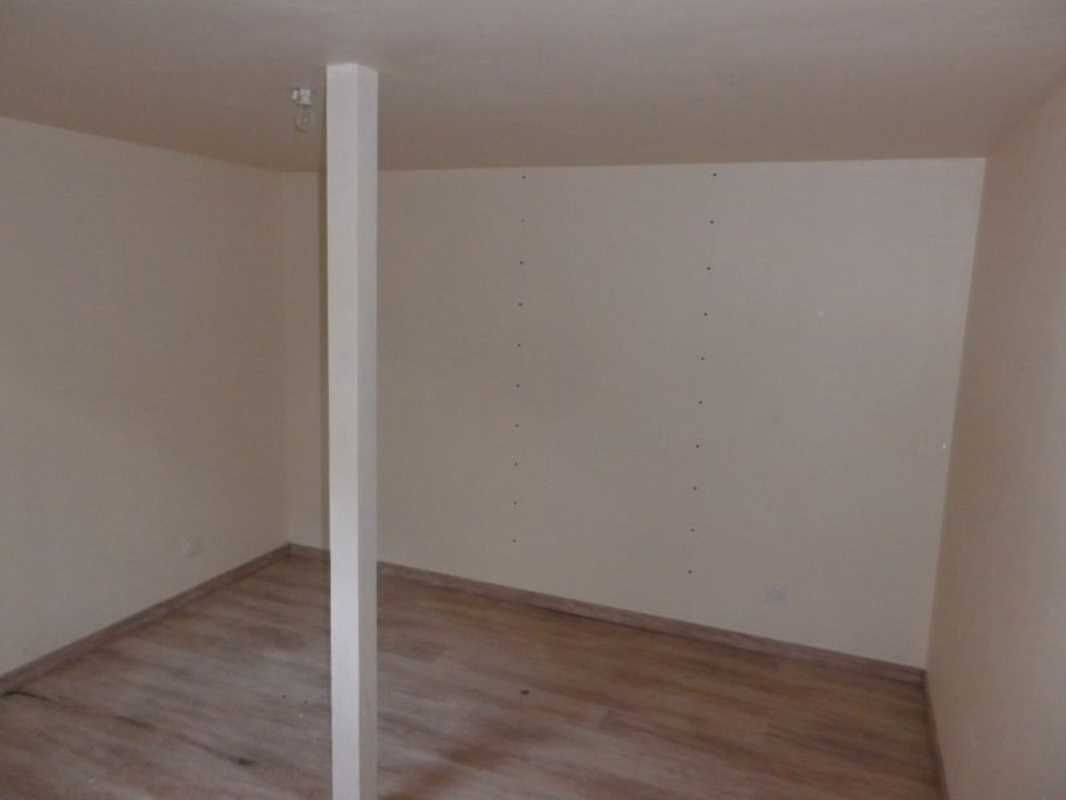 Au coeur de la ville de Brest, murs commerciaux à