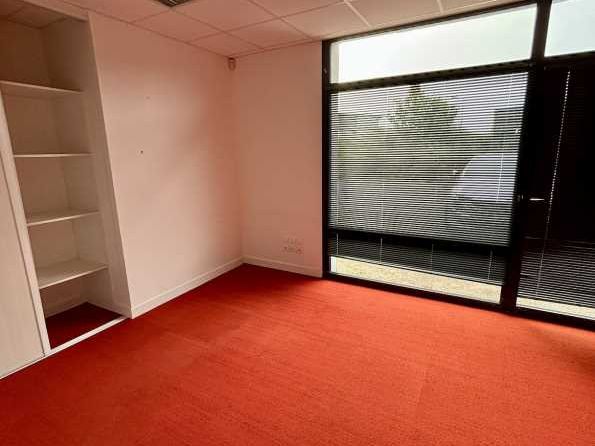 Arthur Loyd vous propose à la vente, un bâtiment 