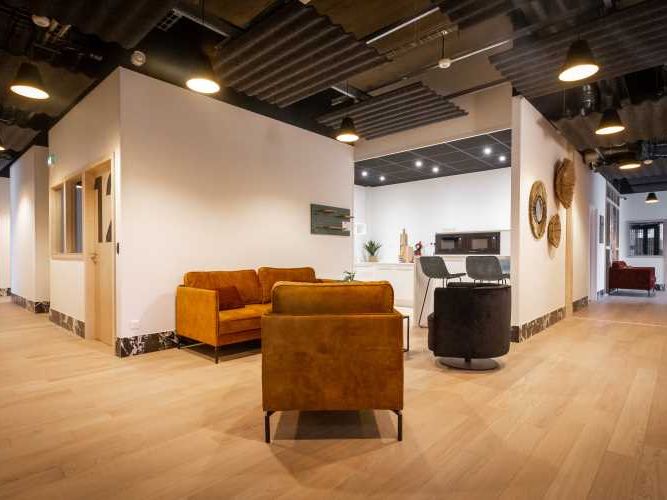 Situé au rez-de-chaussée d'un immeuble à usage mi