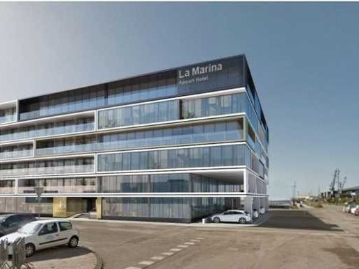 Bel immeuble face aux Quais, offrant un plateau d