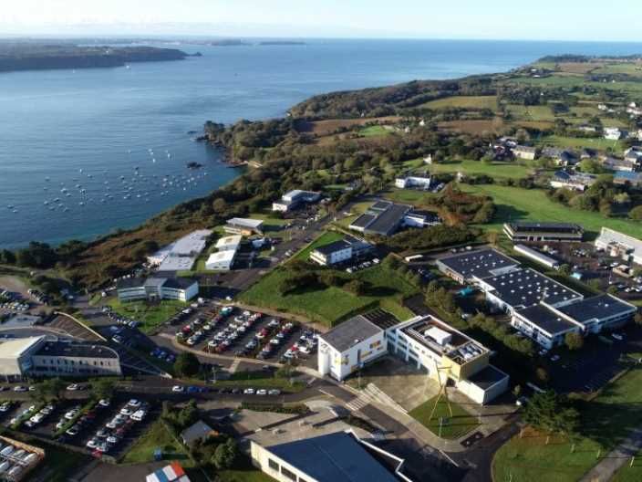 Arthur Loyd vous propose à la location, un platea