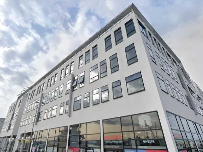 Arthur Loyd vous propose à la location, un platea